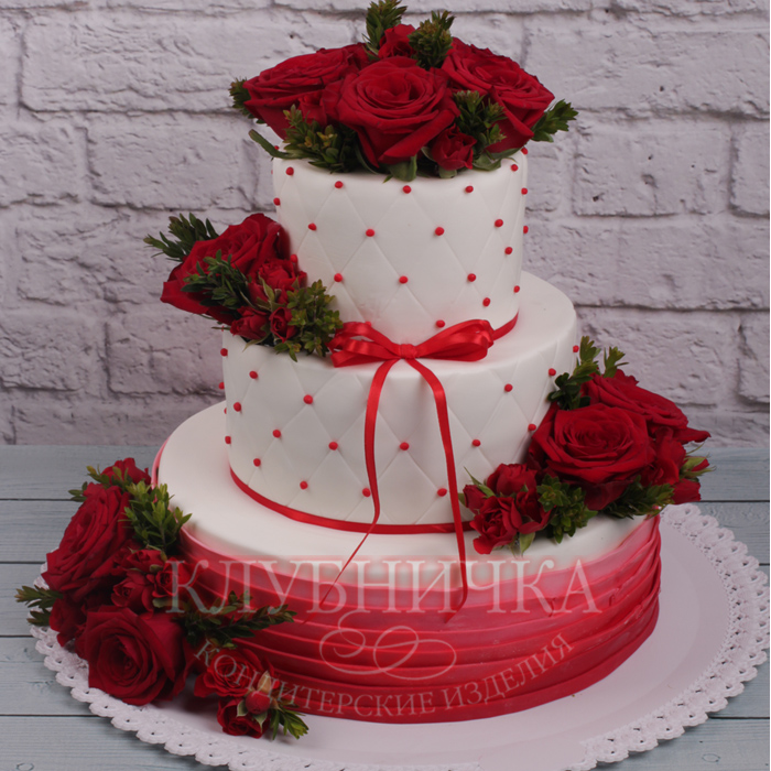 Свадебный торт "Алый восторг" 1400 руб/кг + 2000 живые цветы